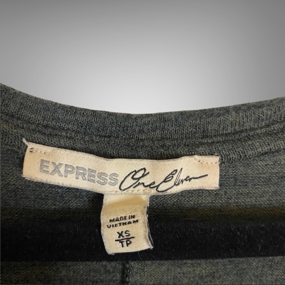 Express One Eleven Top - Picture 3 of 4